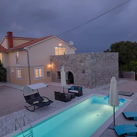 Βίλα Modern With Pool, Quiet Aria, Privacy, Garden - By Traveler Krk Agency Id 2138 Vrh (Krk)