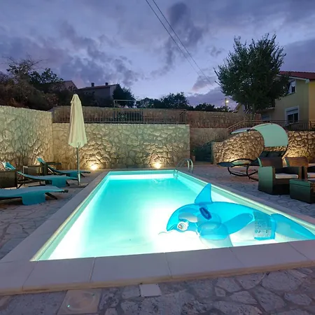 Modern With Pool, Quiet Aria, Privacy, Garden - By Traveler Krk Agency Id 2138 빌라