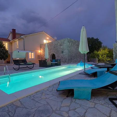 빌라 Modern With Pool, Quiet Aria, Privacy, Garden - By Traveler Krk Agency Id 2138 *