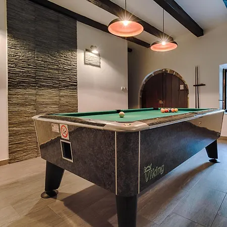 Modern With Pool, Quiet Aria, Privacy, Garden - By Traveler Krk Agency Id 2138 빌라 *