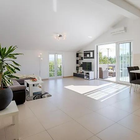 빌라 Modern With Pool, Quiet Aria, Privacy, Garden - By Traveler Krk Agency Id 2138 *