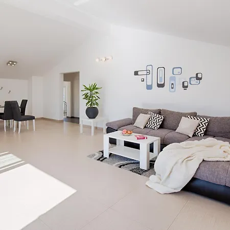 Modern With Pool, Quiet Aria, Privacy, Garden - By Traveler Krk Agency Id 2138 Βίλα *