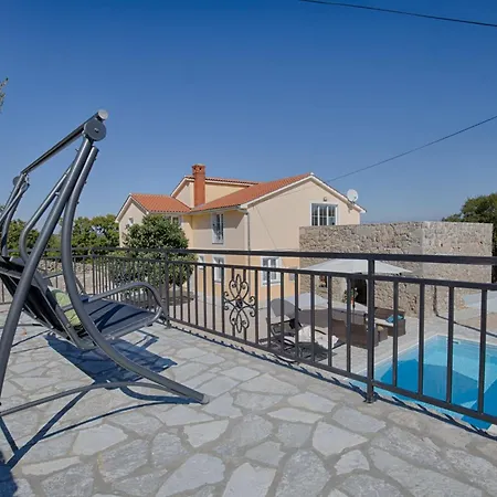 빌라 Modern With Pool, Quiet Aria, Privacy, Garden - By Traveler Krk Agency Id 2138